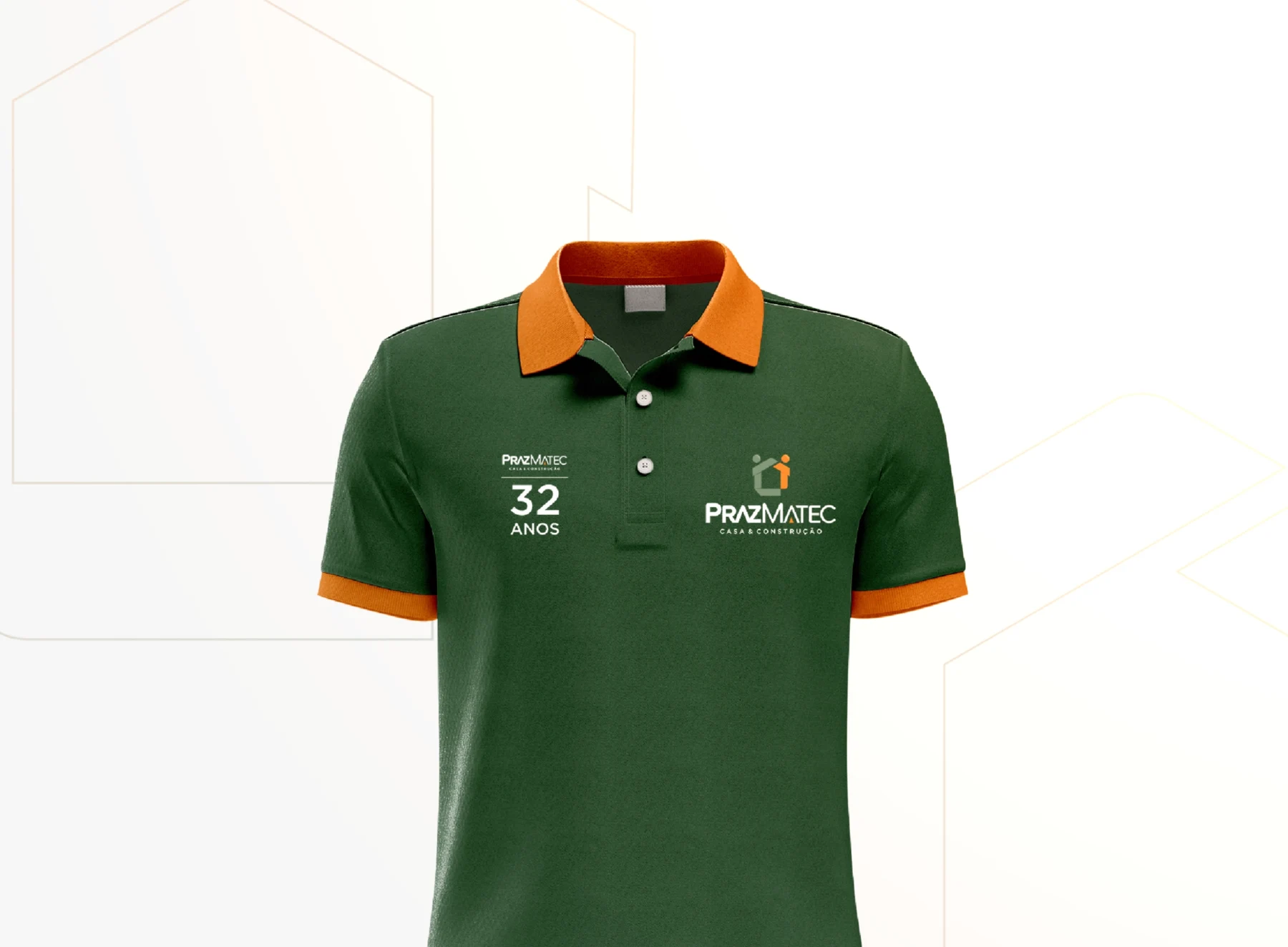 Identidade Prazmatec em camisa verde com gola e detalhes em laranja.